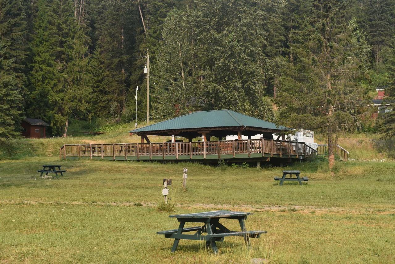 Helmcken Falls Lodge Cabin Rooms And Rv Park Clearwater Exteriér fotografie