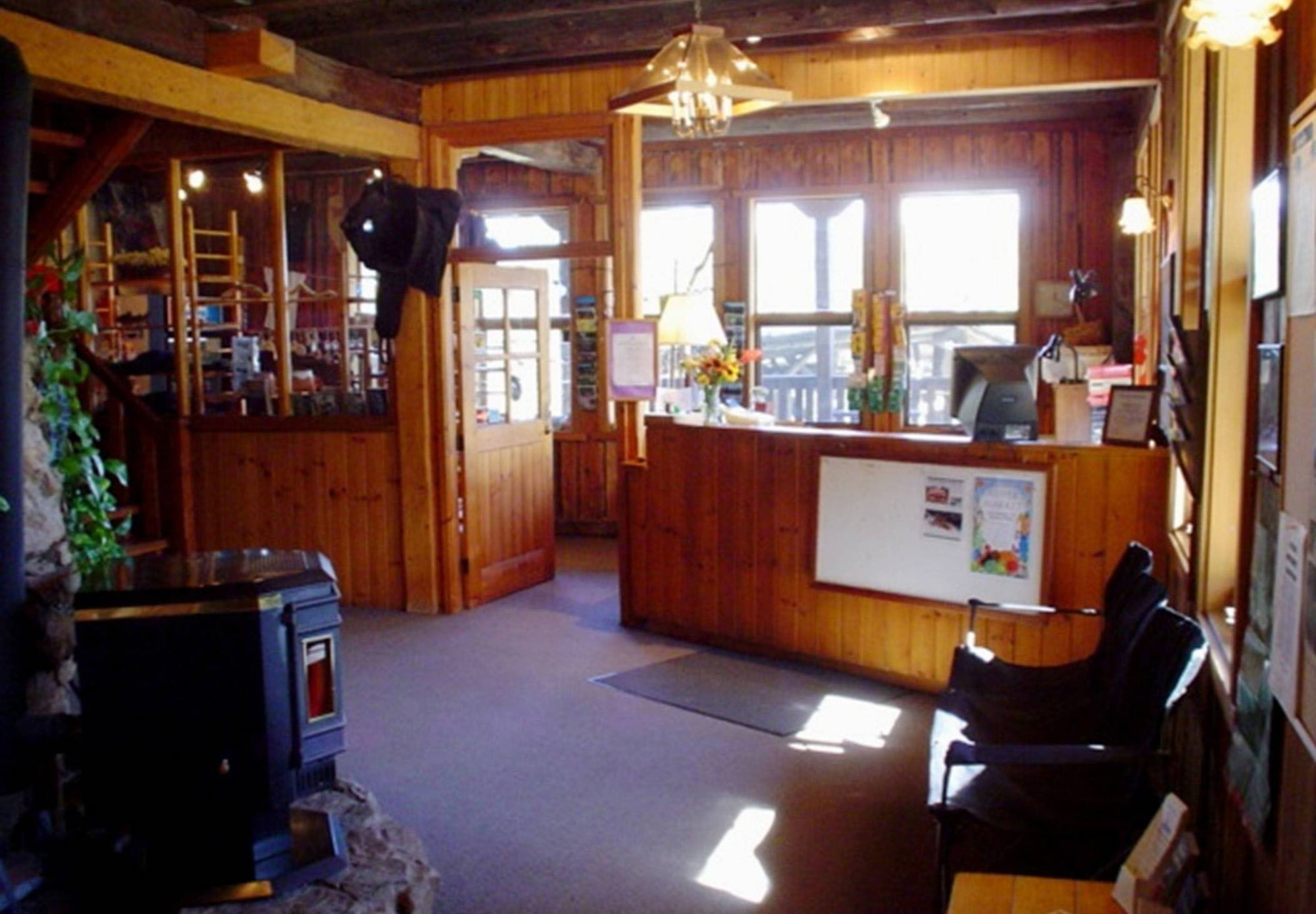 Helmcken Falls Lodge Cabin Rooms And Rv Park Clearwater Exteriér fotografie